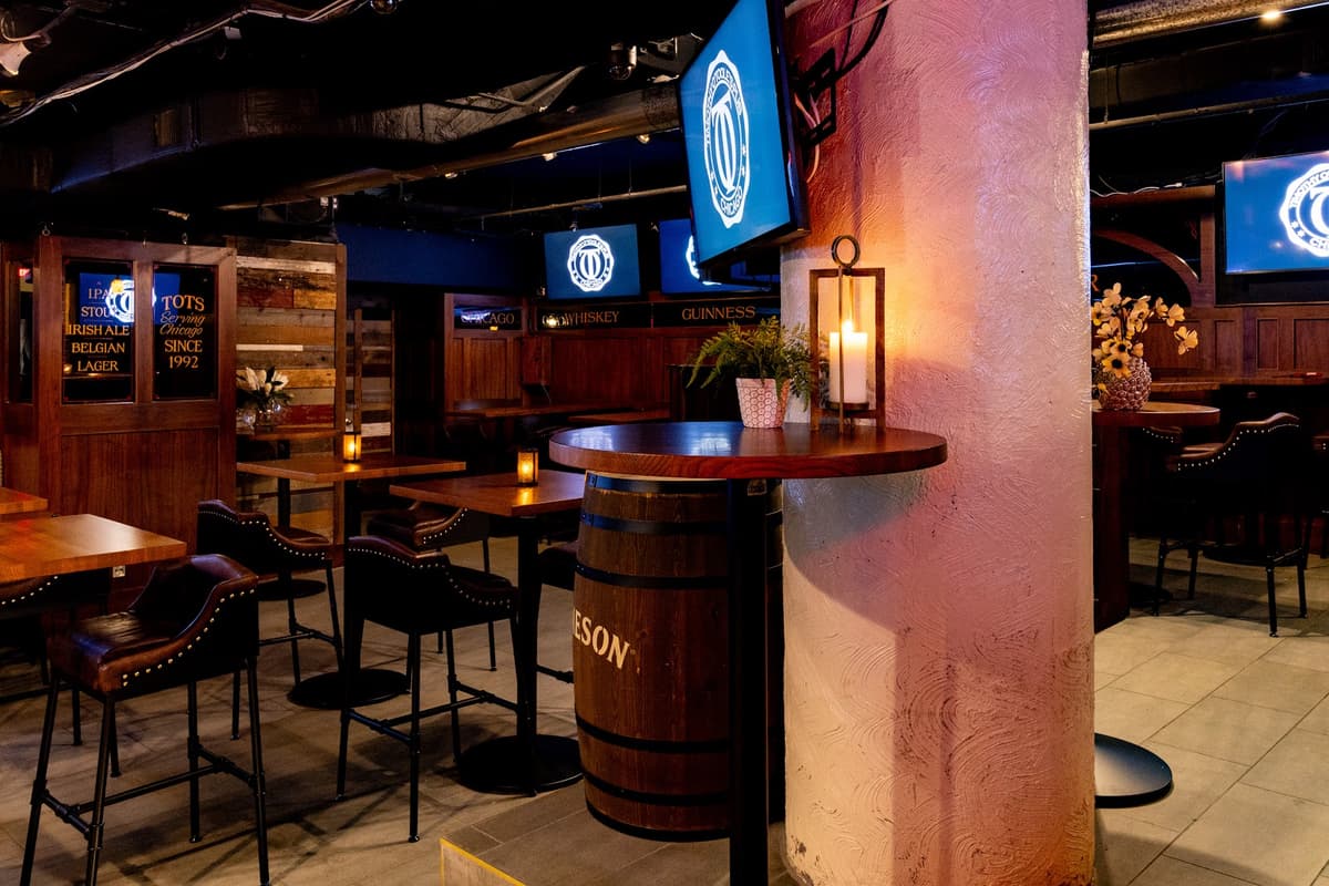Sports bars in Chicago, IL