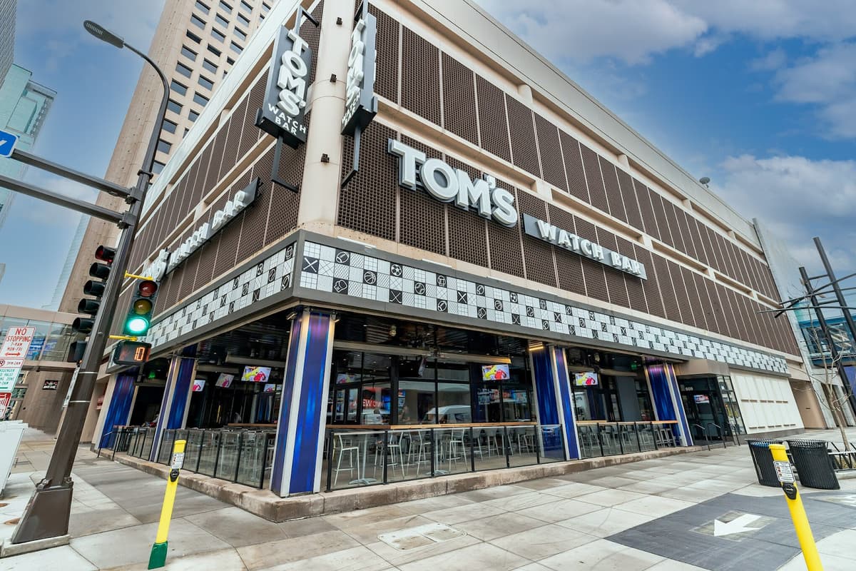 Sports bars in Minneapolis, MN