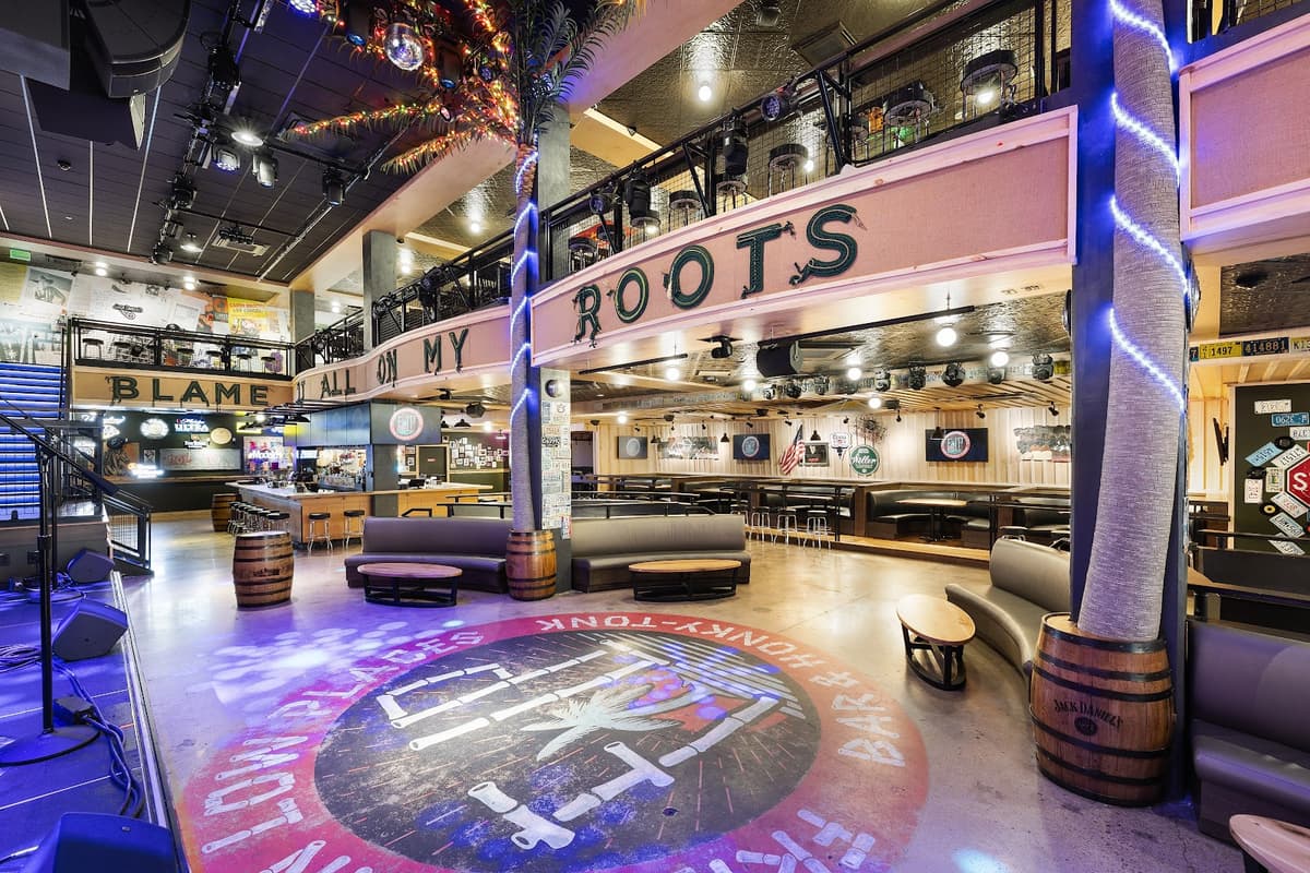 Sports bars in Nashville, TN